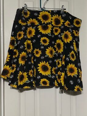 Hot Topic/ Studio Ghibli- Soot Sprite Sunflower Print Black Skater Skort -size 3